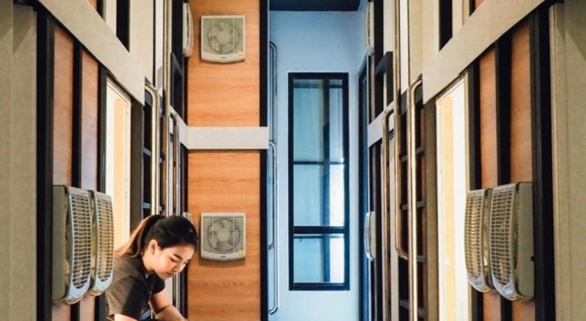 Sleepbox Hostel Suratthani Surat Thani Exterior foto