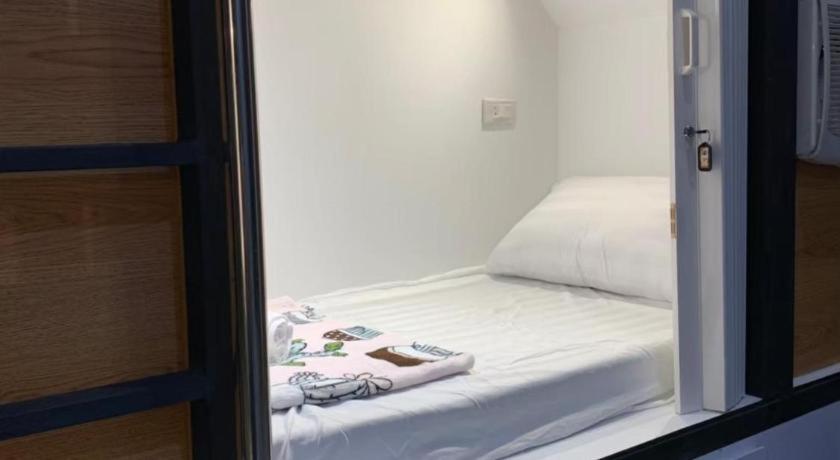 Sleepbox Hostel Suratthani Surat Thani Exterior foto