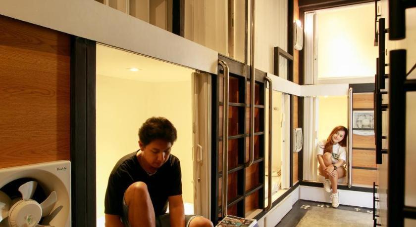 Sleepbox Hostel Suratthani Surat Thani Exterior foto